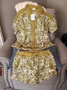NWT, Very J, Olive Green Two-Piece Floral Lace Short set, Size Large